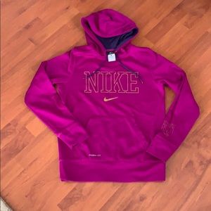 Woman’s Nike sz Small Therma-fit sweatshirt
